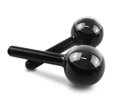 כדורי קרח מגניבים בצבע שחור לעיסוי פנים