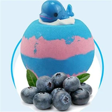 פצצת אמבטיה עם צעצוע למעלה