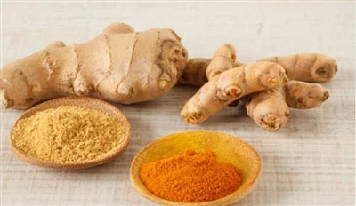 כורכום לעומת ג'ינג'ר: הבדלים במראה, בטעם, ביתרונות ובשימושים